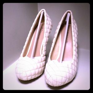 NEW Cream Quilted Shoe Dazzle Heels